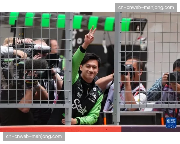 通讯:F1中国大奖赛现场,周冠宇主场作战引发观赛热潮 通讯:F1中国大奖赛现场,周冠宇主场作战引发观赛热潮