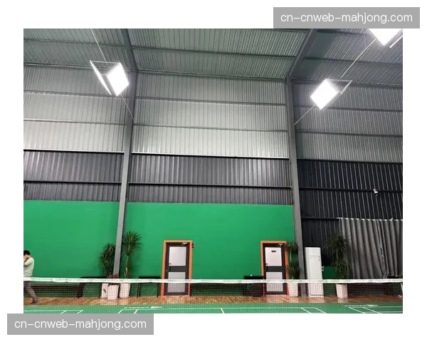 为迎接总决赛，球馆内全新LED环形屏幕吊装完毕